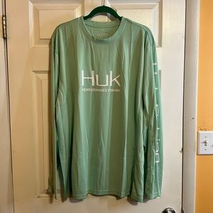 BNWT Men’s long sleeve shirt